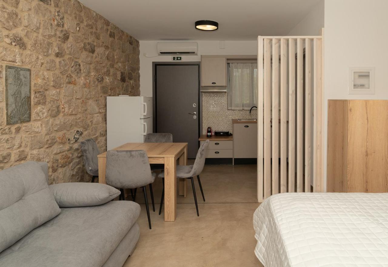 Lithos Suites Finikounda Exterior foto