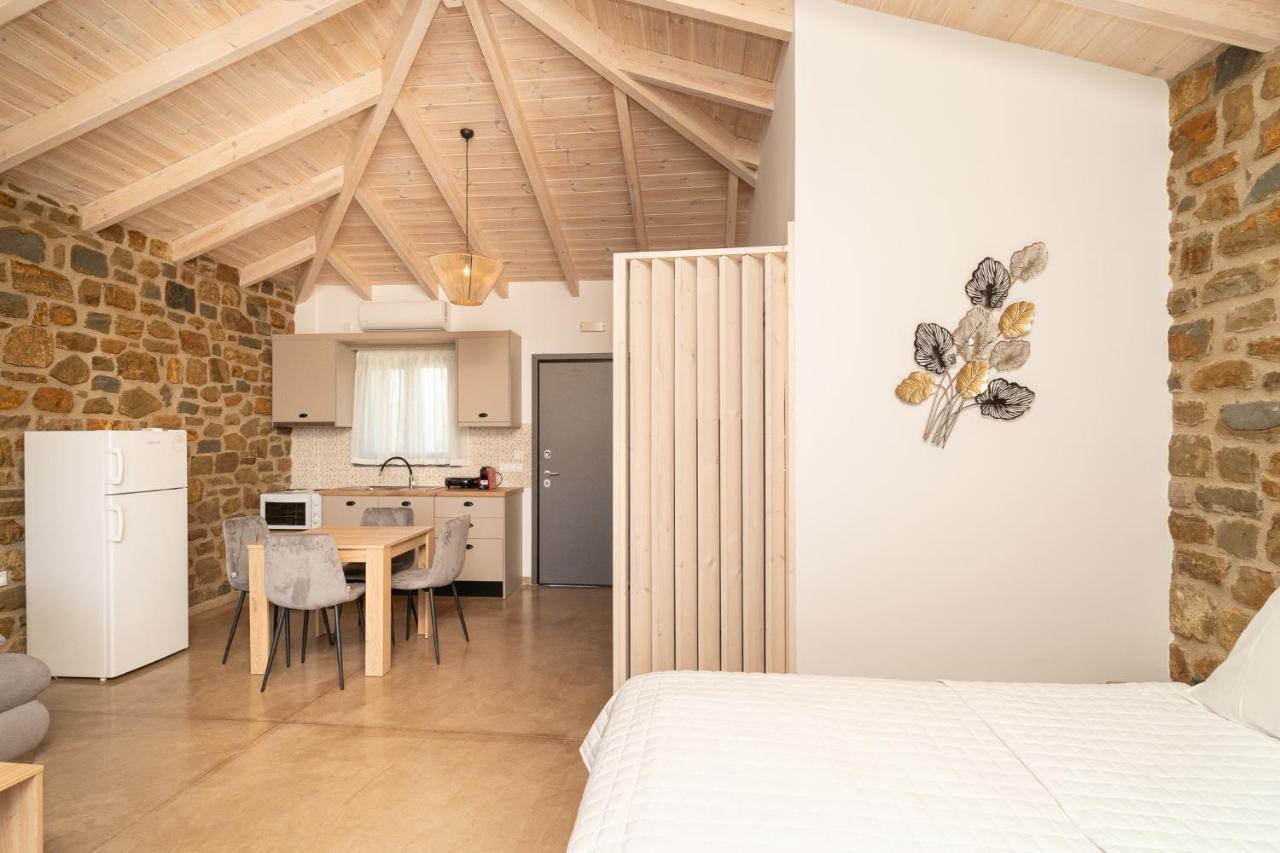 Lithos Suites Finikounda Exterior foto
