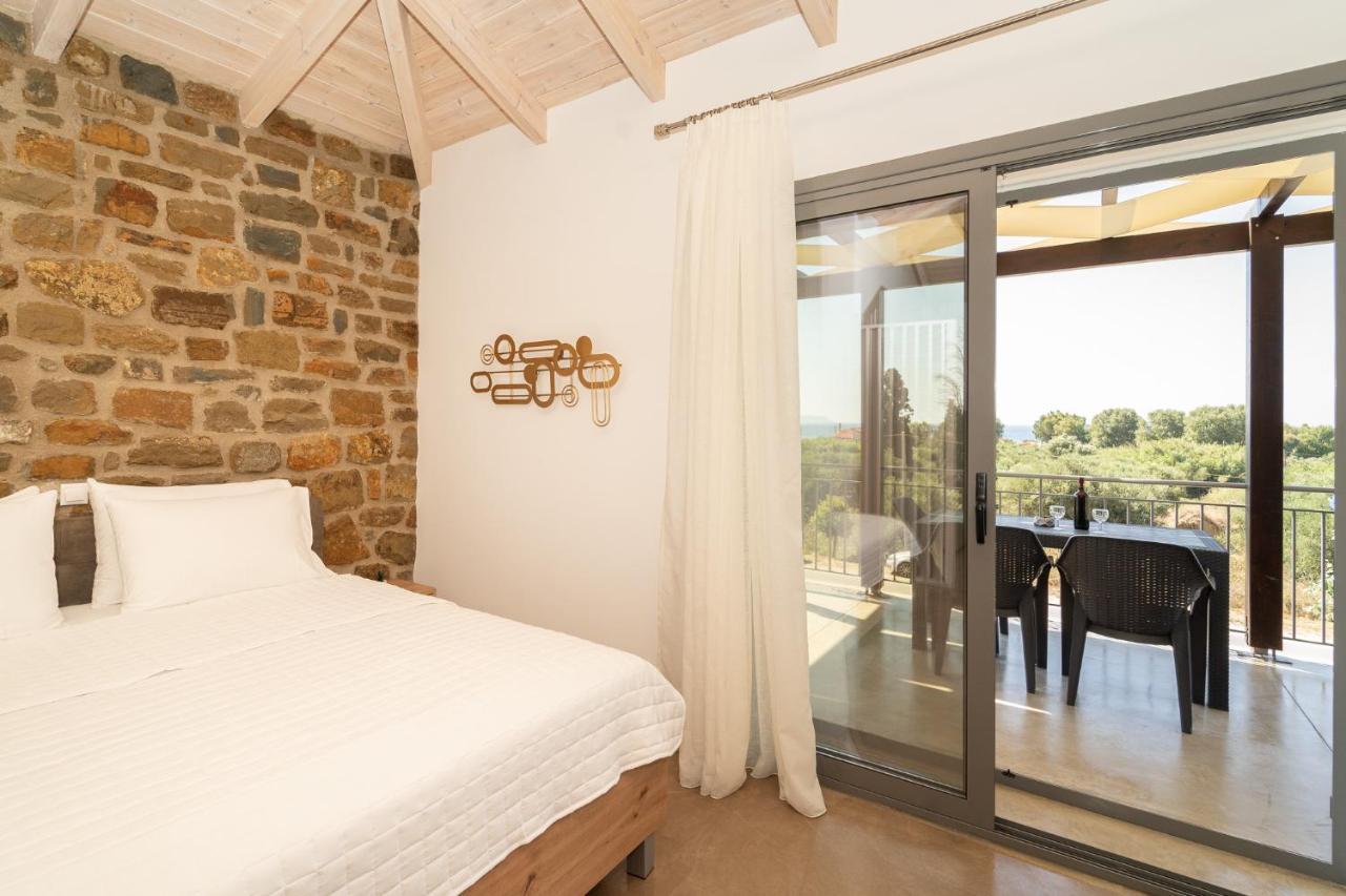 Lithos Suites Finikounda Exterior foto