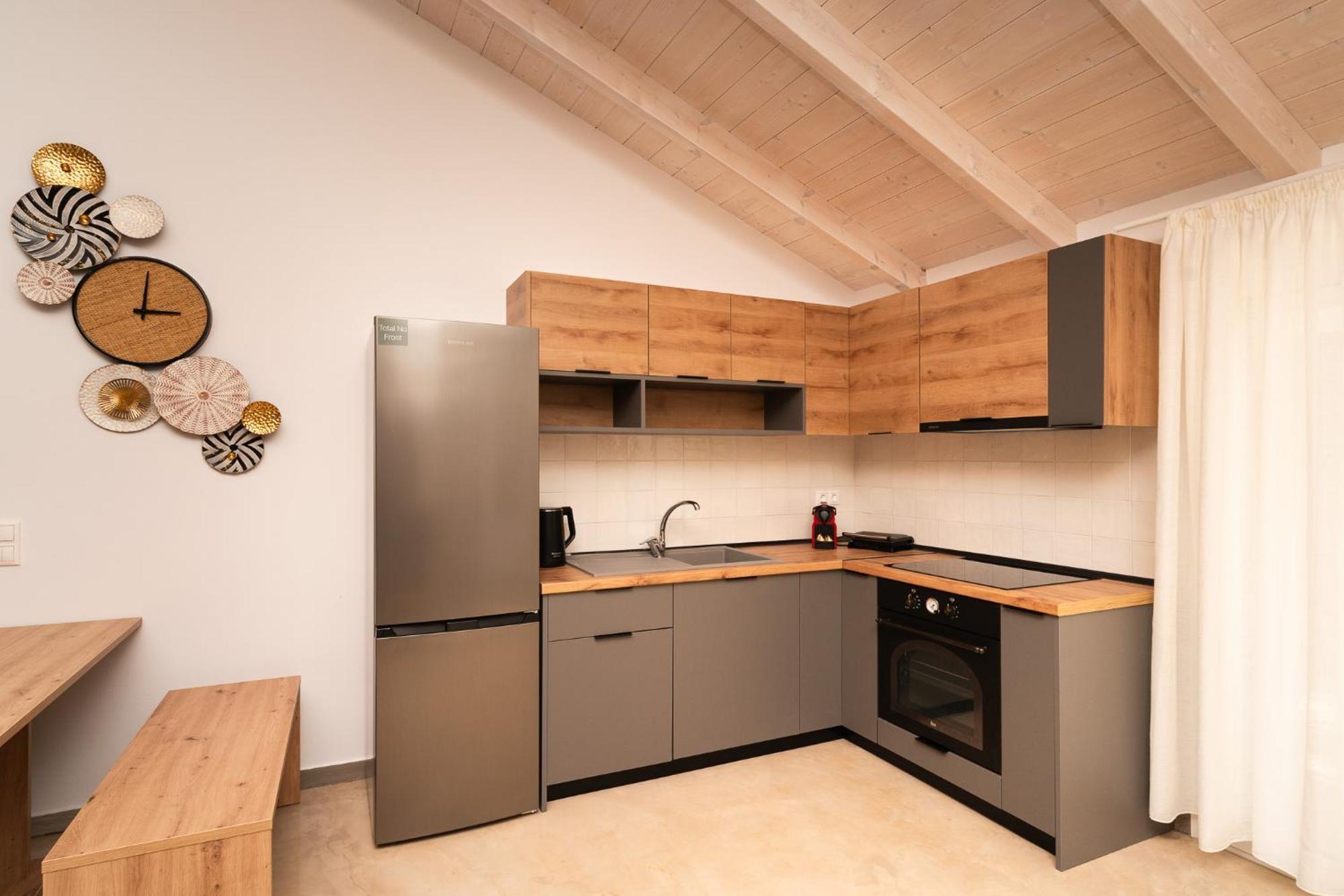 Lithos Suites Finikounda Exterior foto